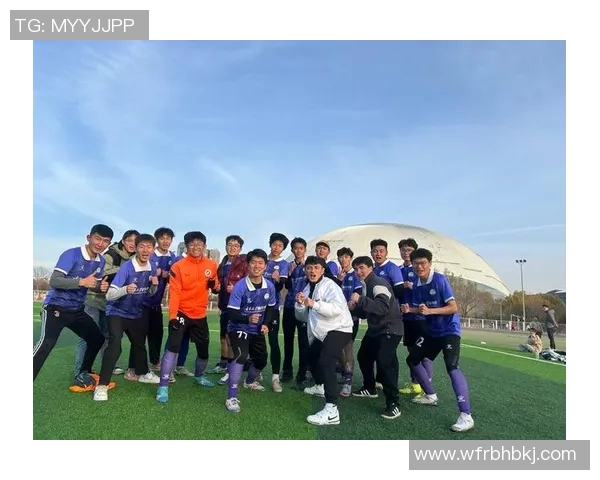 绿茵场上诗意飞扬足球明星与古韵诗句的完美交融