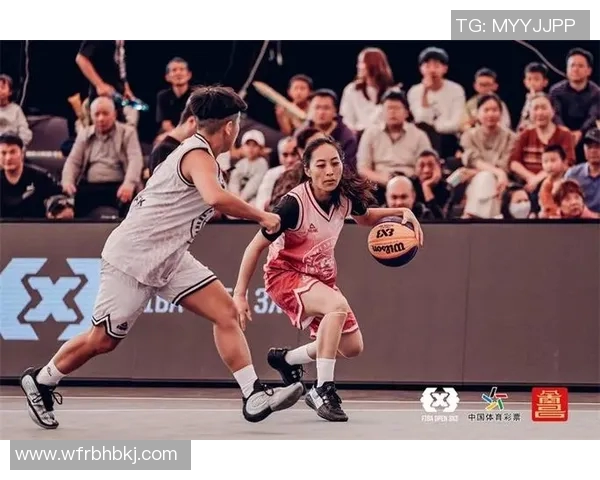 篮球明星在空中飞翔般的跳跃中展现绝妙技巧与激情的篮球盛宴 篮球明星在空中飞翔般的跳跃中展现绝妙技巧与激情的篮球盛宴