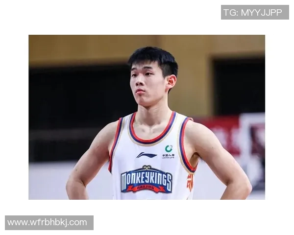 中国篮球明星的学历背景与职业发展之路探讨 中国篮球明星的学历背景与职业发展之路探讨